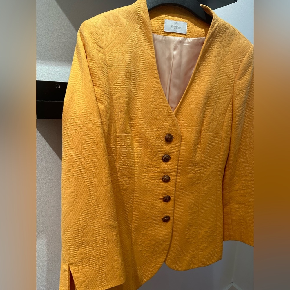 Sport chic jacket in orang color. By Elegance French luxury brand.